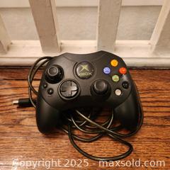 MaxSold Auction: Xbox controller S  - Toronto (Ontario, Canada) SELLER MANAGED Downsizing Online Auction - Avenue Road