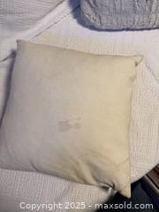 MaxSold Auction: 3 assorted cushions - Toronto (Ontario, Canada) SELLER MANAGED Reseller Online Auction - Greengrove Crescent