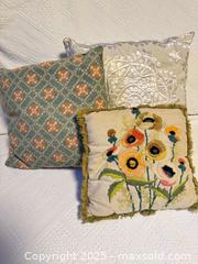 MaxSold Auction: embroidered cushions - Toronto (Ontario, Canada) SELLER MANAGED Reseller Online Auction - Greengrove Crescent