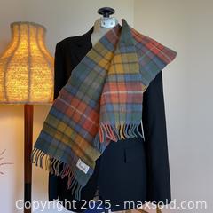 MaxSold Auction: Vintage Harrods wool scarf - Toronto (Ontario, Canada) SELLER MANAGED Reseller Online Auction - Greengrove Crescent