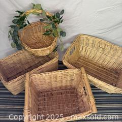 MaxSold Auction: Wicker baskets/storage - Toronto (Ontario, Canada) SELLER MANAGED Reseller Online Auction - Greengrove Crescent