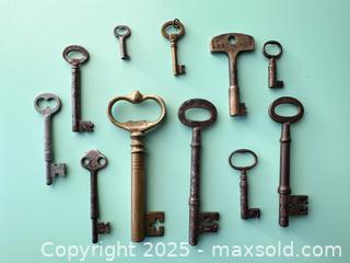 MaxSold Auction: 11 Antique Skeleton Keys - Toronto (Ontario, Canada) SELLER MANAGED Downsizing Online Auction - Nassau Street
