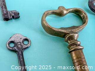 MaxSold Auction: 11 Antique Skeleton Keys - Toronto (Ontario, Canada) SELLER MANAGED Downsizing Online Auction - Nassau Street