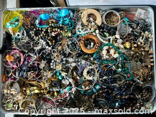 MaxSold Auction: 14lbs Mixed Lot of Costume Jewelry - Toronto (Ontario, Canada) SELLER MANAGED Downsizing Online Auction - Nassau Street