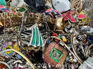 MaxSold Auction: 14lbs Mixed Lot of Costume Jewelry - Toronto (Ontario, Canada) SELLER MANAGED Downsizing Online Auction - Nassau Street