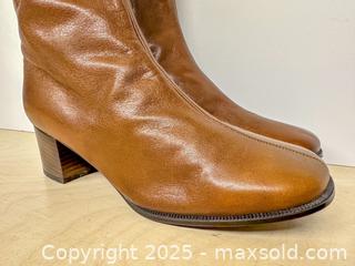 MaxSold Auction: 1960&#39;s JUBO Knee High Leather Go-Go Boots. Size 5 Wide - Toronto (Ontario, Canada) SELLER MANAGED Downsizing Online Auction - Nassau Street