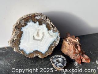 MaxSold Auction: Geodes and Petrified Wood - Toronto (Ontario, Canada) SELLER MANAGED Downsizing Online Auction - Nassau Street