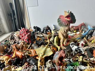 MaxSold Auction: Plastic Animal Toys, 9lbs - Toronto (Ontario, Canada) SELLER MANAGED Downsizing Online Auction - Nassau Street