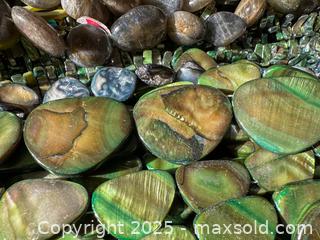 MaxSold Auction: Shell and Mother of Pearl Beads - Toronto (Ontario, Canada) SELLER MANAGED Downsizing Online Auction - Nassau Street