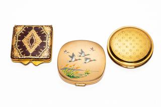 MaxSold Auction: Vintage Compacts - Toronto (Ontario, Canada) SELLER MANAGED Downsizing Online Auction - Nassau Street