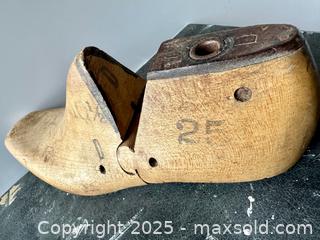 MaxSold Auction: Wooden Shoe Form and Stocking Stretchers - Toronto (Ontario, Canada) SELLER MANAGED Downsizing Online Auction - Nassau Street