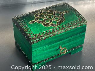 MaxSold Auction: Wooden Trinket Boxes - Toronto (Ontario, Canada) SELLER MANAGED Downsizing Online Auction - Nassau Street