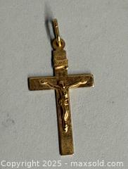 MaxSold Auction: 10K GOLD Cross Pendant - Marked  - Toronto (Ontario, Canada) SELLER MANAGED Reseller Online Auction -  Chesswood Drive