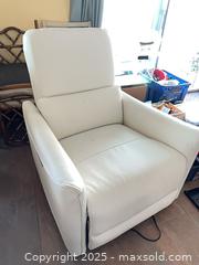 MaxSold Auction: White Power Recliner Armchair with USB Charging Port - St. Petersburg (Florida, USA) SELLER MANAGED Estate Sale Online Auction - Sunshine Skyway Lane (CONDO)