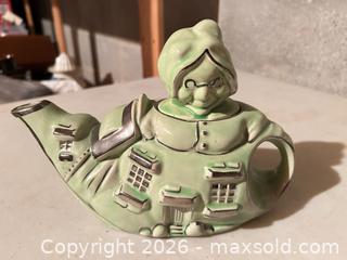 MaxSold Auction: Imma Lil'....Teapot: Lingard (Old Woman In The Shoe), Price Bros - Maple Glen (Pennsylvania, USA) SELLER MANAGED Reseller Online Auction - Salaway Court