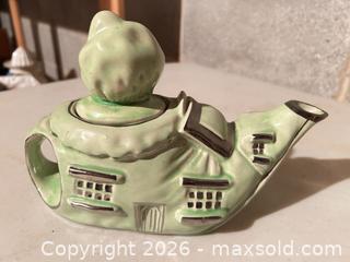 MaxSold Auction: Imma Lil'....Teapot: Lingard (Old Woman In The Shoe), Price Bros - Maple Glen (Pennsylvania, USA) SELLER MANAGED Reseller Online Auction - Salaway Court