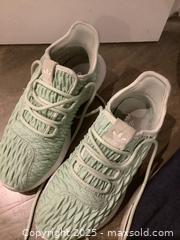 MaxSold Auction: Men&#39;s and women&#39;s shoes - Los Angeles (California, USA) PARTNER MANAGED Moving Online Auction - Kirkwood Drive