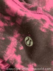 MaxSold Auction: Women&#39;s athletic clothing - Los Angeles (California, USA) PARTNER MANAGED Moving Online Auction - Kirkwood Drive