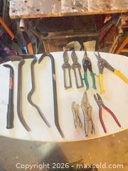 MaxSold Auction: Crowbars, snippers and pliers - Kingston (Ontario, Canada) SELLER MANAGED Downsizing Online Auction -  Terry Fox Drive (STORAGE)