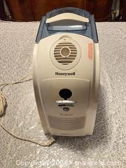 MaxSold Auction: Honeywell QuickSteam Cool Mist Humidifier, White - Kingston (Ontario, Canada) SELLER MANAGED Downsizing Online Auction -  Terry Fox Drive (STORAGE)