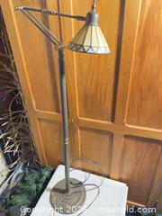 MaxSold Auction: Stained glass standing lamp.  - Kingston (Ontario, Canada) SELLER MANAGED Downsizing Online Auction -  Terry Fox Drive (STORAGE)