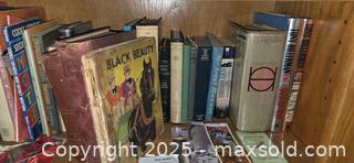 MaxSold Auction: Lot of 25–35 Books with Decorative Bookmarks - Sun Valley (California, USA) SELLER MANAGED Estate Sale Online Auction -  Wentworth Street