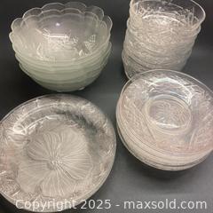 MaxSold Auction: Collection of Pretty Decorative Glass Holiday Necessities - Toronto (Ontario, Canada) SELLER MANAGED Downsizing Online Auction - Lamb Avenue