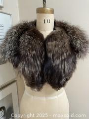 MaxSold Auction: Fox Fur Wrap/Collar - Toronto (Ontario, Canada) SELLER MANAGED Downsizing Online Auction - Lamb Avenue
