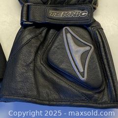 MaxSold Auction: TEKNIC Black Leather Motorcycle Gloves - Toronto (Ontario, Canada) SELLER MANAGED Downsizing Online Auction - Lamb Avenue