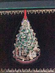 MaxSold Auction: Assorted Holiday Ornaments, 4 pcs — The White House Historical Association - Reston (Virginia, USA) SELLER MANAGED Moving Online Auction - Seaford Court
