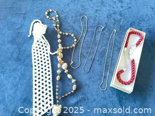 MaxSold Auction: Lot of 6 Necklaces and Bracelet - Reston (Virginia, USA) SELLER MANAGED Moving Online Auction - Seaford Court