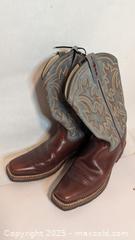 MaxSold Auction: Ariat Women&#39;s Square Toe Leather Boots US 8.5 Style 17230 - Toronto (Ontario, Canada) SELLER MANAGED Downsizing Online Auction - Ferris Road