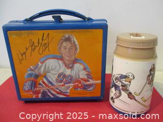 MaxSold Auction: 1980s Original Wayne Gretzky Plastic Aladdin Lunch Box With Thermos. - Toronto (Ontario, Canada) SELLER MANAGED Reseller Online Auction - Annette Street
