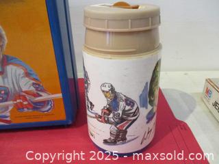 MaxSold Auction: 1980s Original Wayne Gretzky Plastic Aladdin Lunch Box With Thermos. - Toronto (Ontario, Canada) SELLER MANAGED Reseller Online Auction - Annette Street