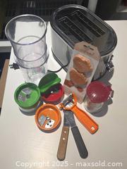 MaxSold Auction: KITCHEN GADGETS  - Surrey (British Columbia, Canada) SELLER MANAGED Commercial Liquidation Online Auction - 156 Street (CONDO)