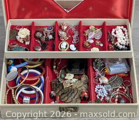 MaxSold Auction: Costume Jewelry + Misc Lot A - Woonsocket (Rhode Island, USA) SELLER MANAGED Downsizing Online Auction -  Providence Street (STORAGE)