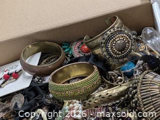 MaxSold Auction: Costume Jewelry Scrap Harvest Lot C - Woonsocket (Rhode Island, USA) SELLER MANAGED Downsizing Online Auction -  Providence Street (STORAGE)