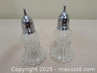 MaxSold Auction: Knick Knack Lot - Stone Mills (Ontario, Canada) SELLER MANAGED Charity/Fundraising Online Auction - Academy Street