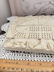 MaxSold Auction: Cream Resin Cribbage Board, Northwest Coast Carving Style, ~12 in - Gull Lake (Alberta, Canada) SELLER MANAGED Reseller Online Auction -  Stuart Avenue