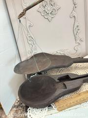 MaxSold Auction: Japanese Antique Hanging Balance Scale, Wood and Brass - Gull Lake (Alberta, Canada) SELLER MANAGED Reseller Online Auction -  Stuart Avenue