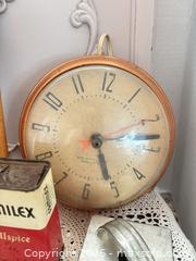 MaxSold Auction: Vintage Mid-Century Housewares Lot: Kitchen Scale, Clock, Tin - Gull Lake (Alberta, Canada) SELLER MANAGED Reseller Online Auction -  Stuart Avenue