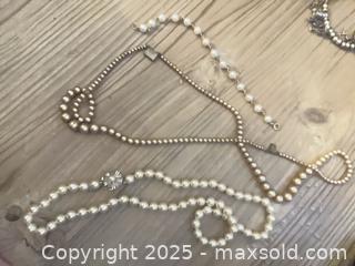 MaxSold Auction: Lot of 3 Freshwater Cultured Pearl Necklace &#38; Bracelets - Agoura Hills (California, USA) SELLER MANAGED Moving Online Auction -  Medea Lane (CONDO)