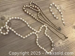 MaxSold Auction: Lot of 3 Freshwater Cultured Pearl Necklace &#38; Bracelets - Agoura Hills (California, USA) SELLER MANAGED Moving Online Auction -  Medea Lane (CONDO)