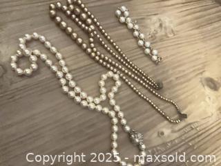 MaxSold Auction: Lot of 3 Freshwater Cultured Pearl Necklace &#38; Bracelets - Agoura Hills (California, USA) SELLER MANAGED Moving Online Auction -  Medea Lane (CONDO)