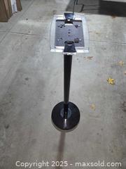 MaxSold Auction: Restaurant Stand for Tablets - Oro-Medonte (Ontario, Canada) SELLER MANAGED Downsizing Online Auction - Saint Antoine