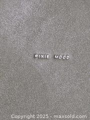 MaxSold Auction: Two Ladies Handbags - Oro-Medonte (Ontario, Canada) SELLER MANAGED Downsizing Online Auction - Saint Antoine