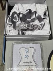 MaxSold Auction: Wedding Accessories - Oro-Medonte (Ontario, Canada) SELLER MANAGED Downsizing Online Auction - Saint Antoine