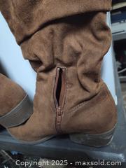 MaxSold Auction: Women&#39;s Boots Size 9 - Oro-Medonte (Ontario, Canada) SELLER MANAGED Downsizing Online Auction - Saint Antoine