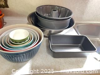 MaxSold Auction: A Set of Glass Mixing Bowls and Stainless Steel Bowls and more.  - New Westminster (British Columbia, Canada) SELLER MANAGED Estate Sale Online Auction - Sixth Avenue