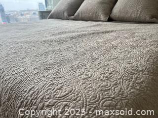 MaxSold Auction: Restoration Hardware 100% Linen Quilted KIng Size Bed Coverlet + Pillow Shams - Toronto (Ontario, Canada) PARTNER MANAGED Estate Sale Online Auction - Esander Drive (STORAGE)
